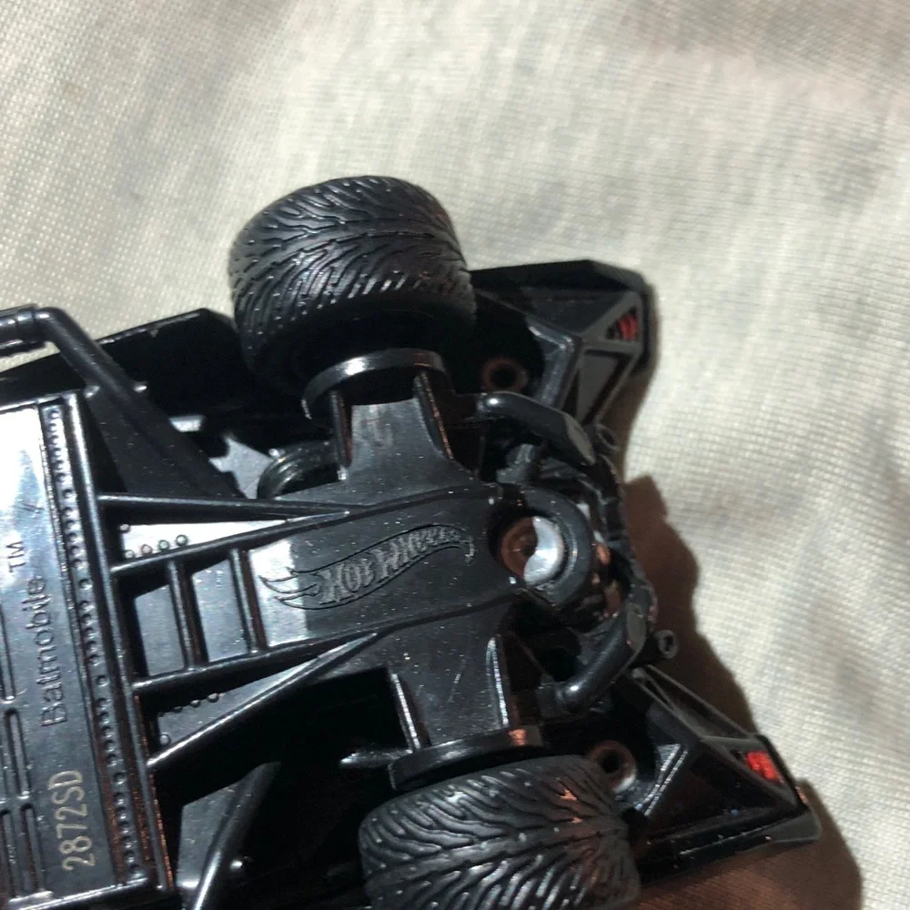 1:43 hot wheels premium Batmobile